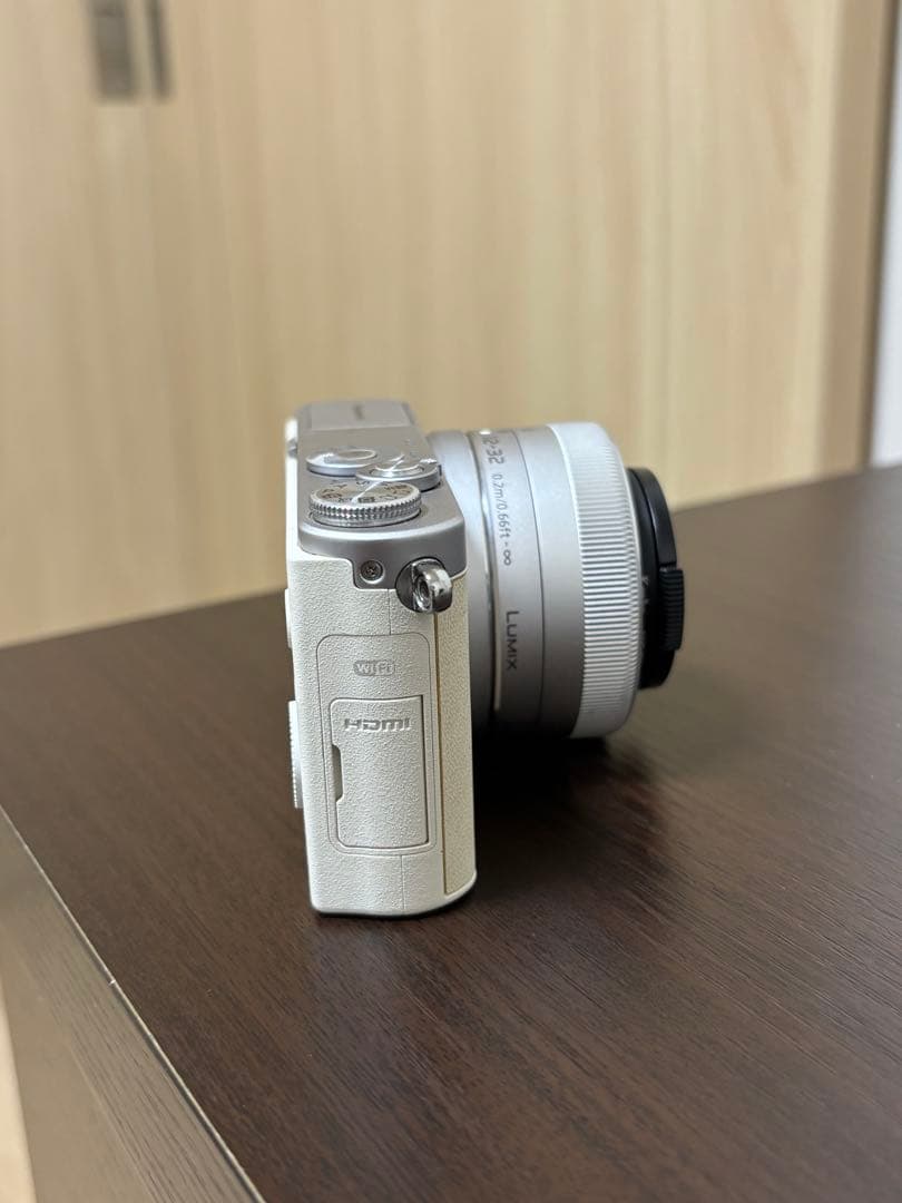 LUMIX DMC-GM1 ミラーレスカメラ アイボリー レンズ付き ルミックス