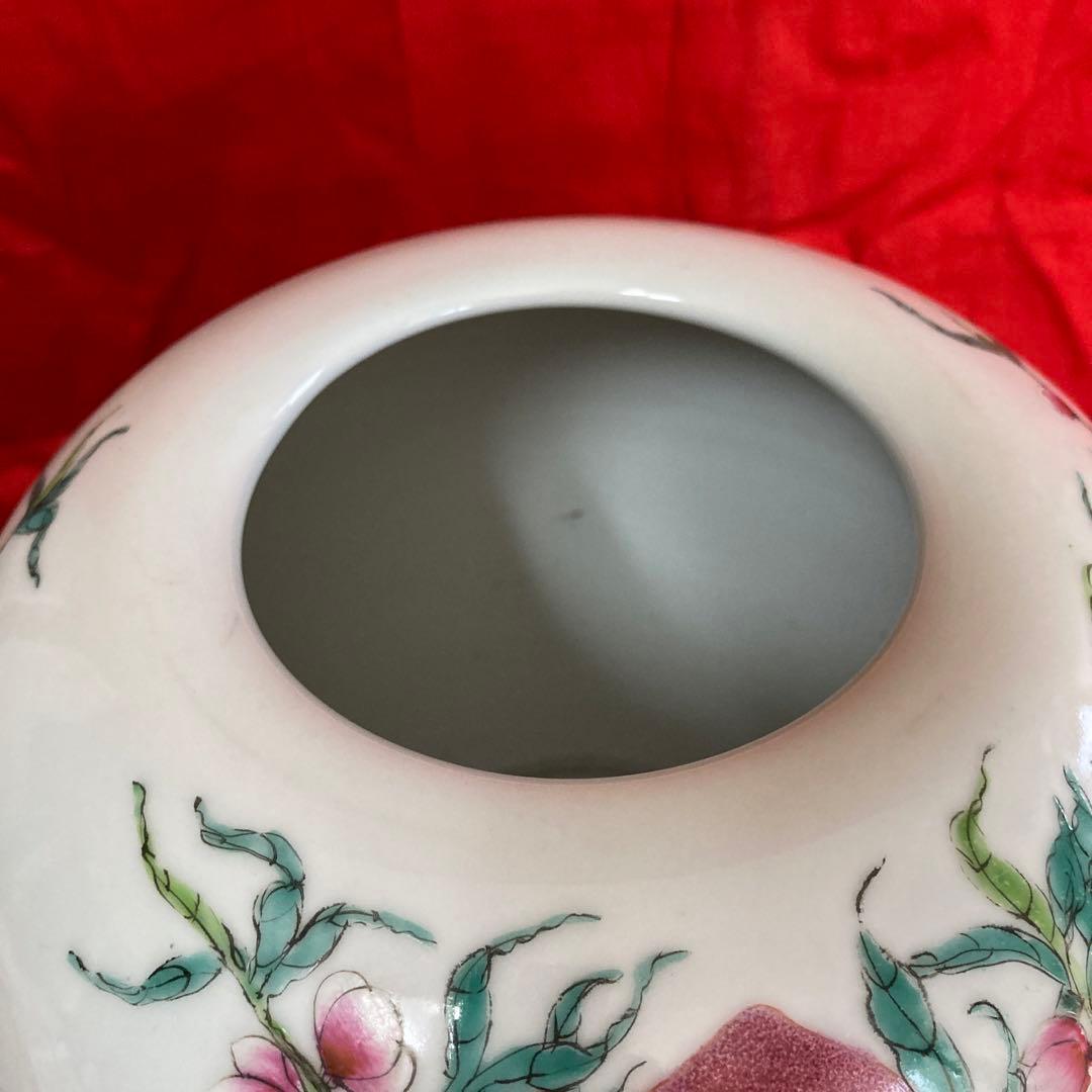 中国　色絵　粉彩　壺　九桃蝙蝠図　大清雍正年製銘