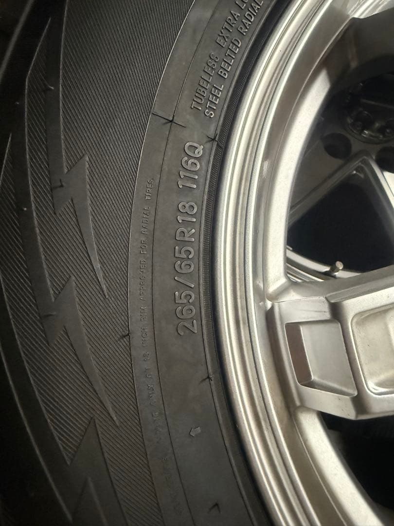 ランドクルーザー スタッドレス 美品 ホイール付き