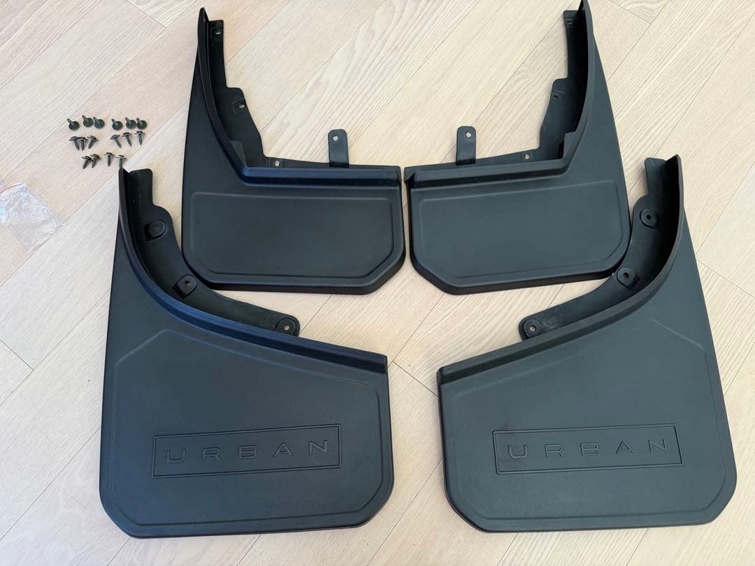 ディフェンダー　URBAN マッドフラップ　泥除けランドローバーV8 ディーゼル
