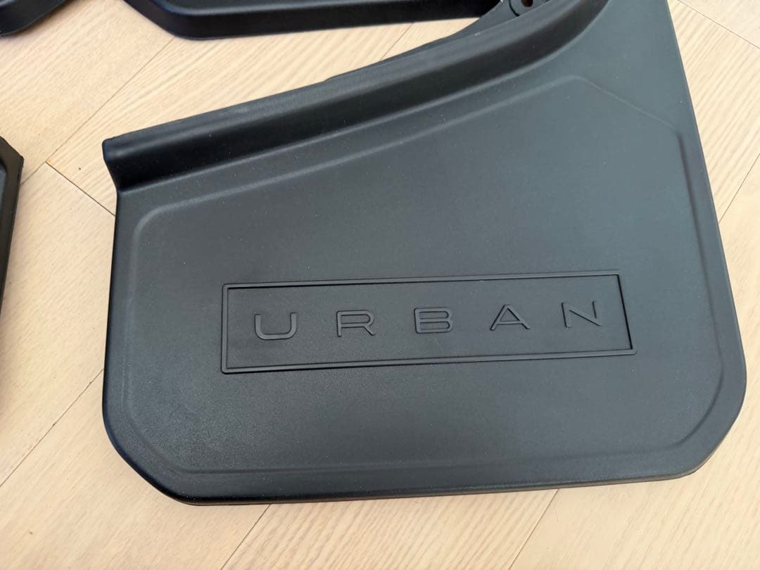 ディフェンダー　URBAN マッドフラップ　泥除けランドローバーV8 ディーゼル