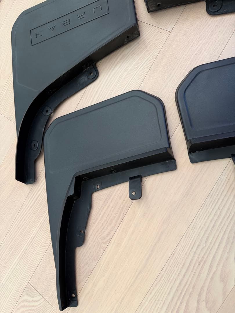 ディフェンダー　URBAN マッドフラップ　泥除けランドローバーV8 ディーゼル