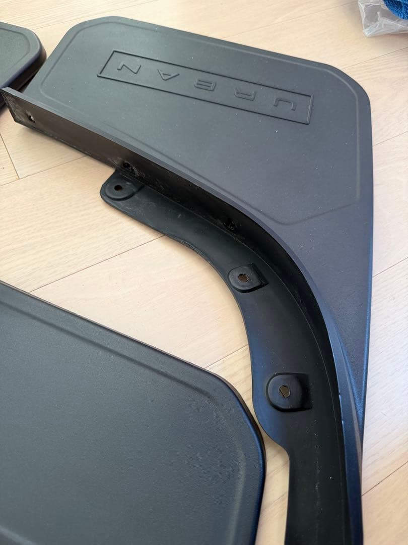 ディフェンダー　URBAN マッドフラップ　泥除けランドローバーV8 ディーゼル