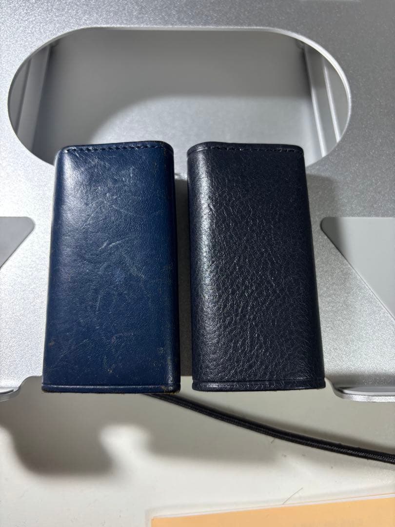 イルビゾンテ　IL BISONTE レザーキーケース ネイビー ブラック