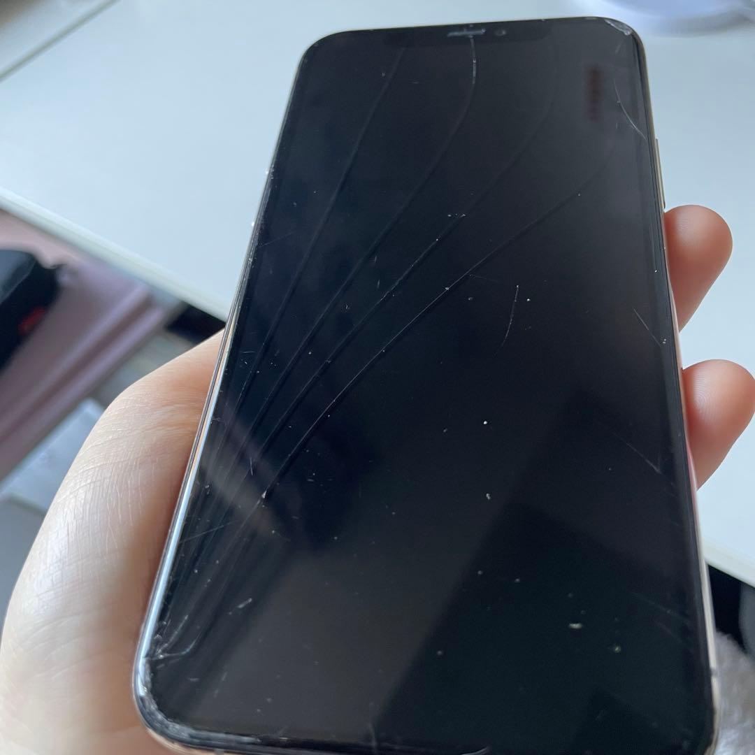 iPhone11pro 本体　画面背面ひび割れあり