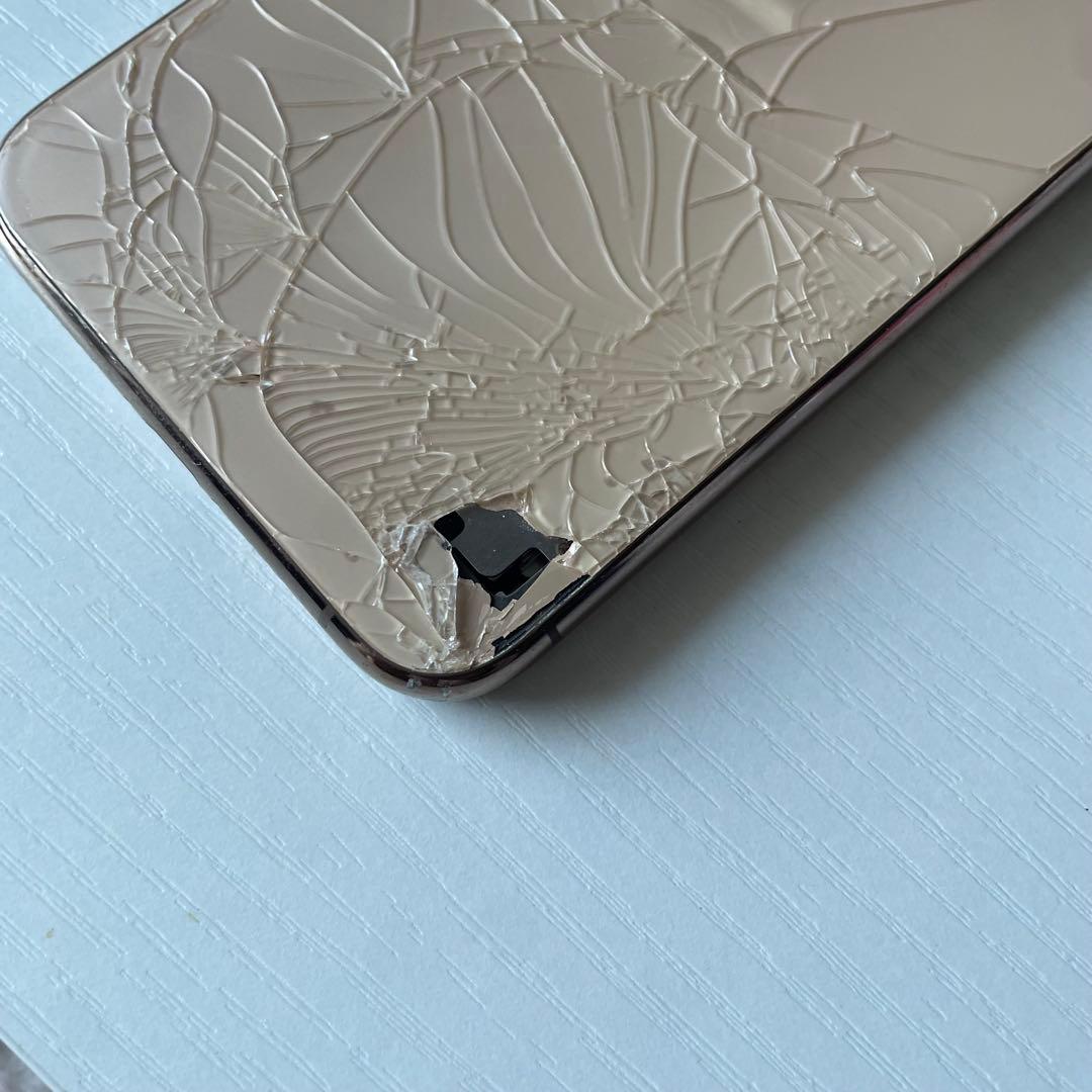 iPhone11pro 本体　画面背面ひび割れあり