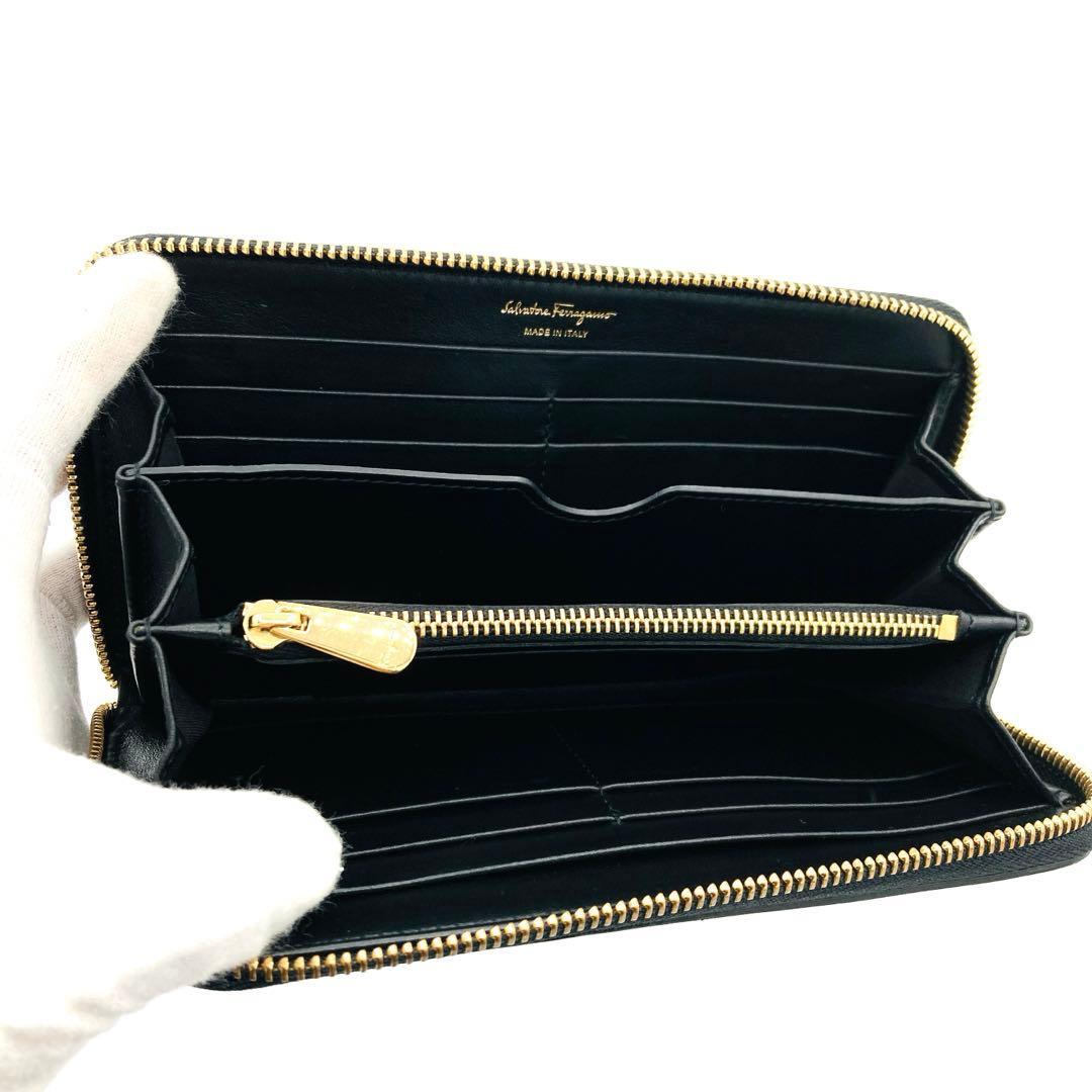 Salvatore Ferragamo ガンチーニ金具長財布　レザー レディース