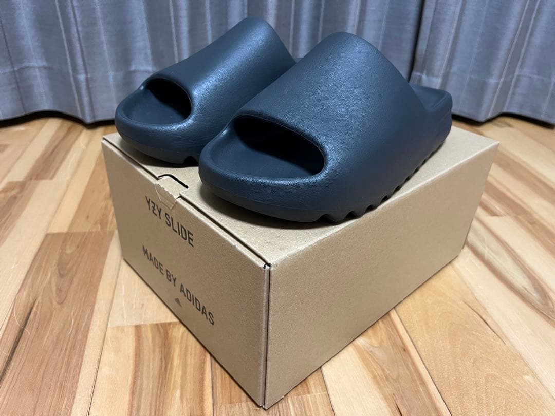 adidas YEEZY SLIDE オニキス　25.5