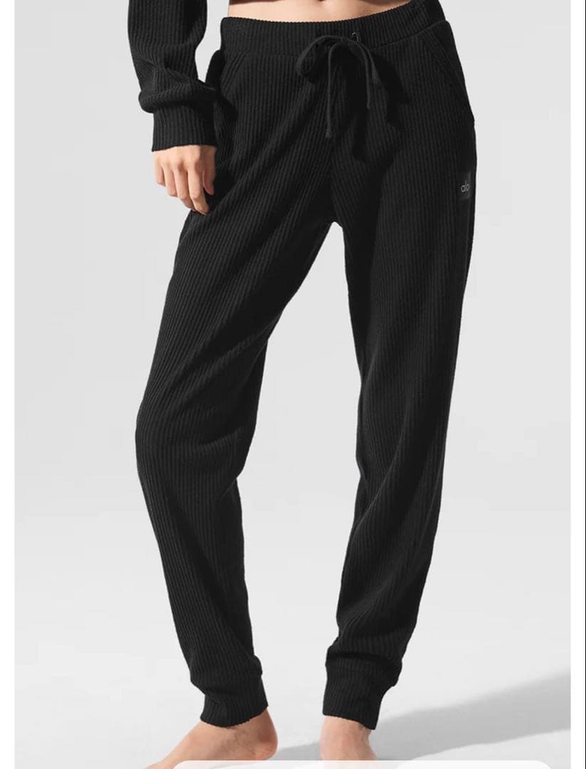 alo ブラックリブ編みセットアップ