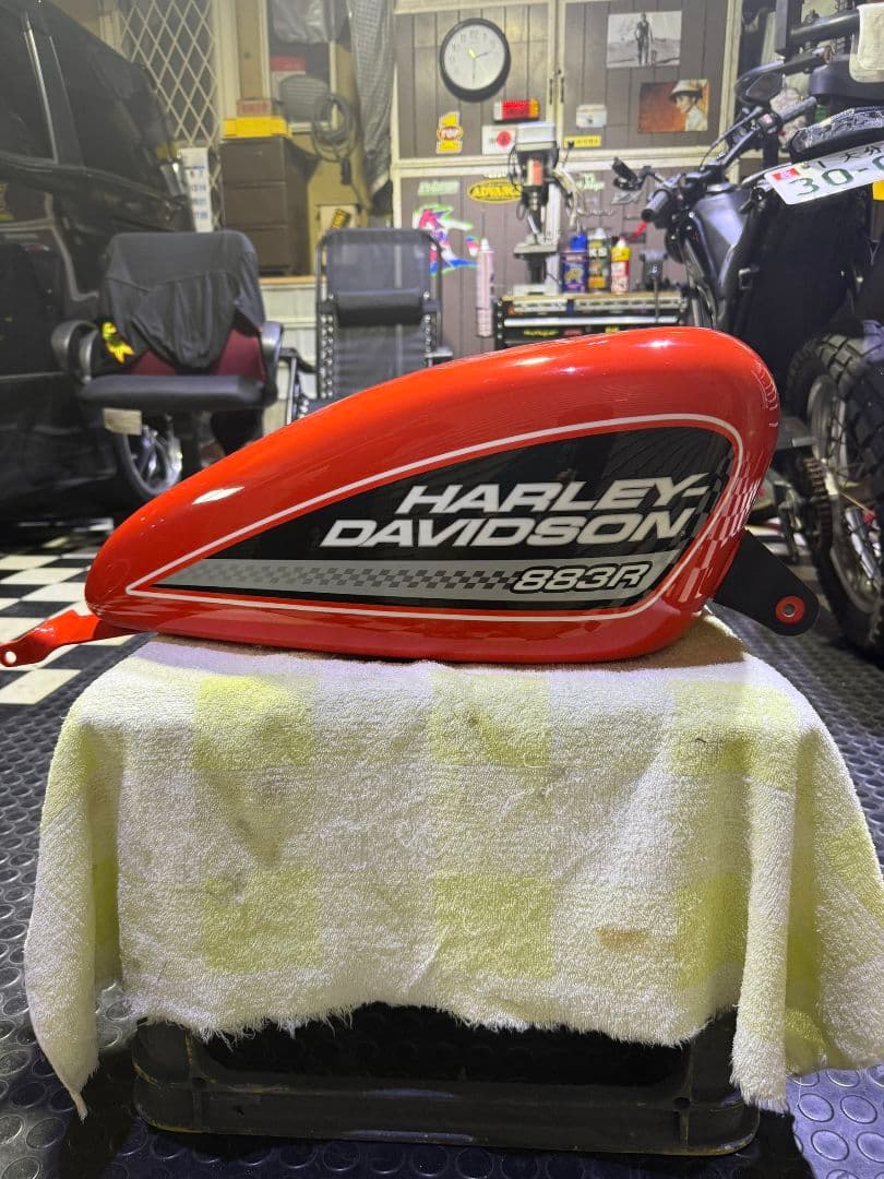 HARLEY-DAVIDSON 883R タンク