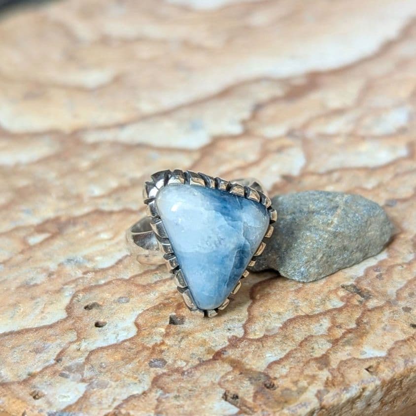 ハンドメイドの入りコン沢リング　 コン沢　シルバーリング
