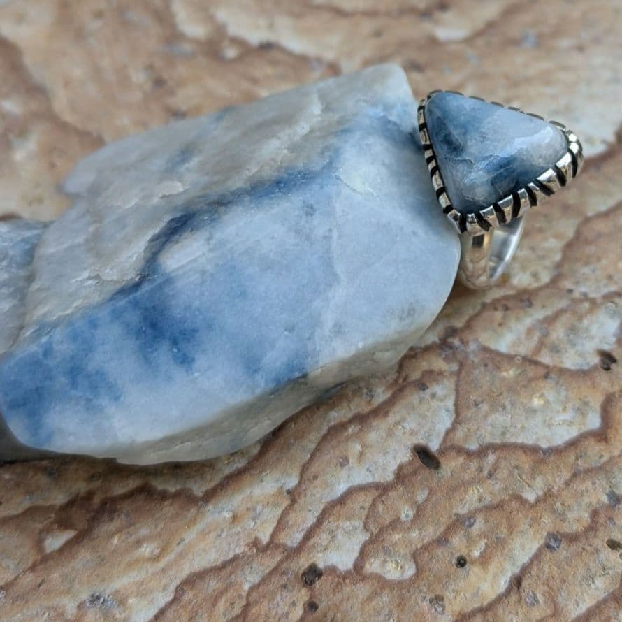 ハンドメイドの入りコン沢リング　 コン沢　シルバーリング