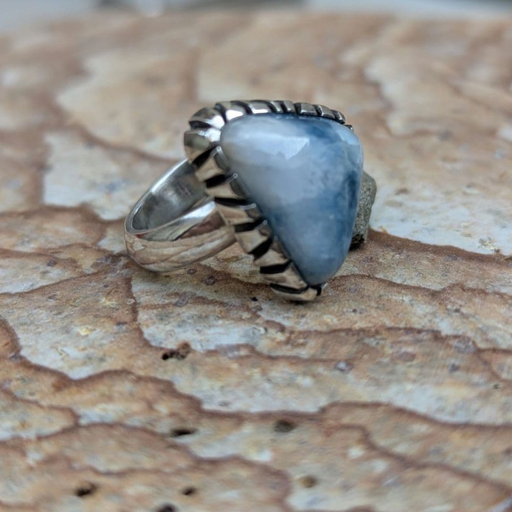 ハンドメイドの入りコン沢リング　 コン沢　シルバーリング