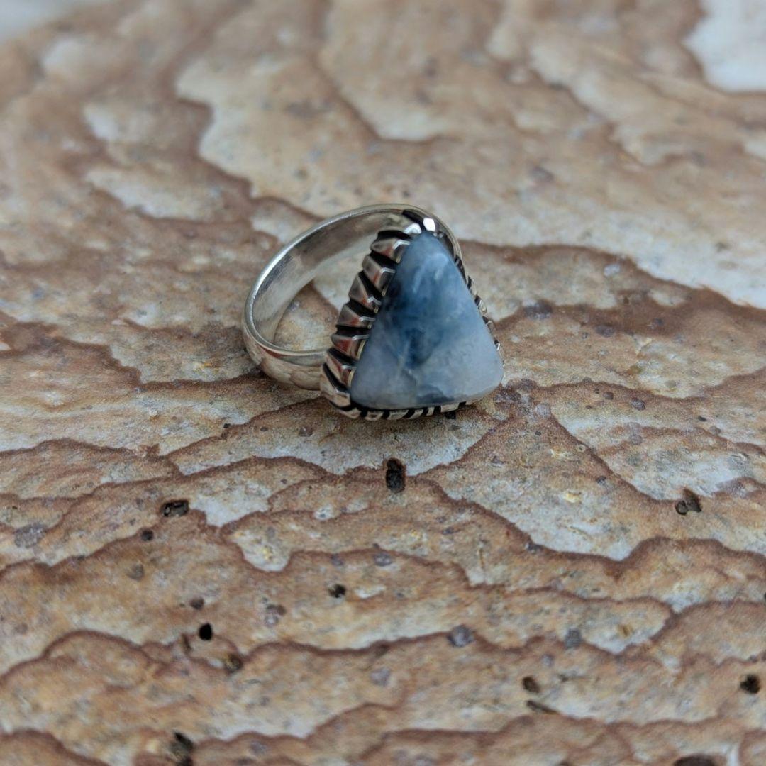 ハンドメイドの入りコン沢リング　 コン沢　シルバーリング