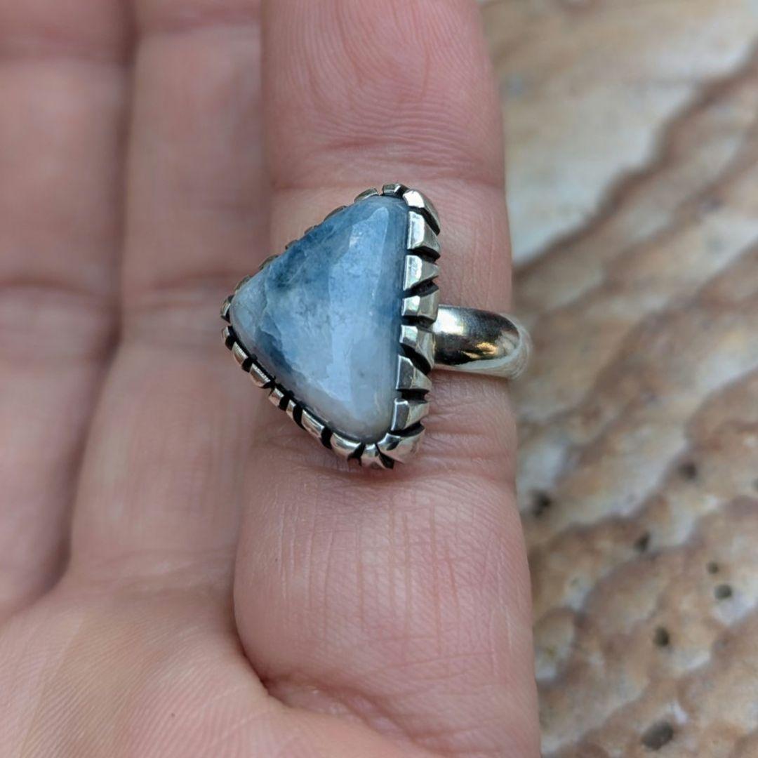 ハンドメイドの入りコン沢リング　 コン沢　シルバーリング