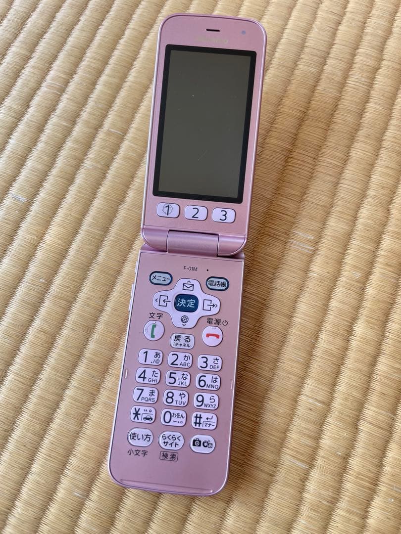 と*も様 F-01M 折りたたみ携帯