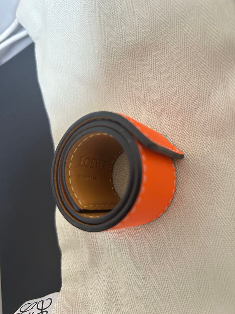 LOEWE オレンジ　レザーバングル