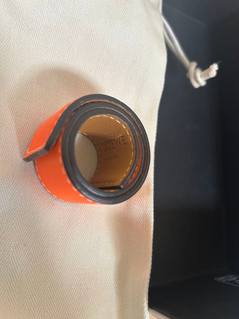 LOEWE オレンジ　レザーバングル