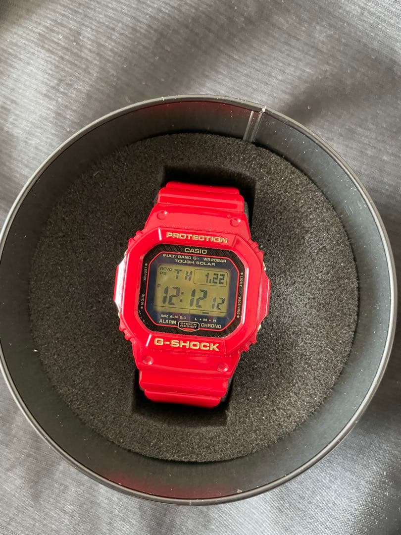 未使用（部屋で数回付けた程度）30周年限定、赤G-SHOCK
