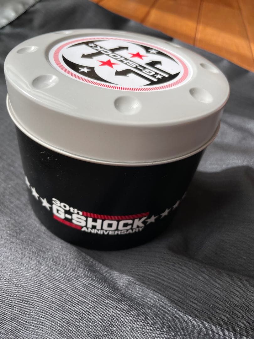未使用（部屋で数回付けた程度）30周年限定、赤G-SHOCK