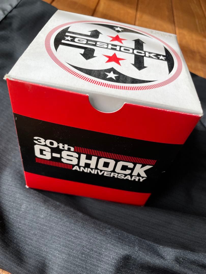 未使用（部屋で数回付けた程度）30周年限定、赤G-SHOCK
