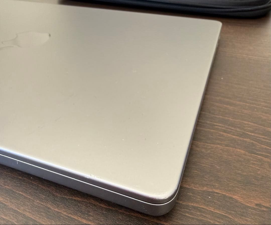 R*i様 MacBook Pro 14インチ M1 Pro 2021 16GB/