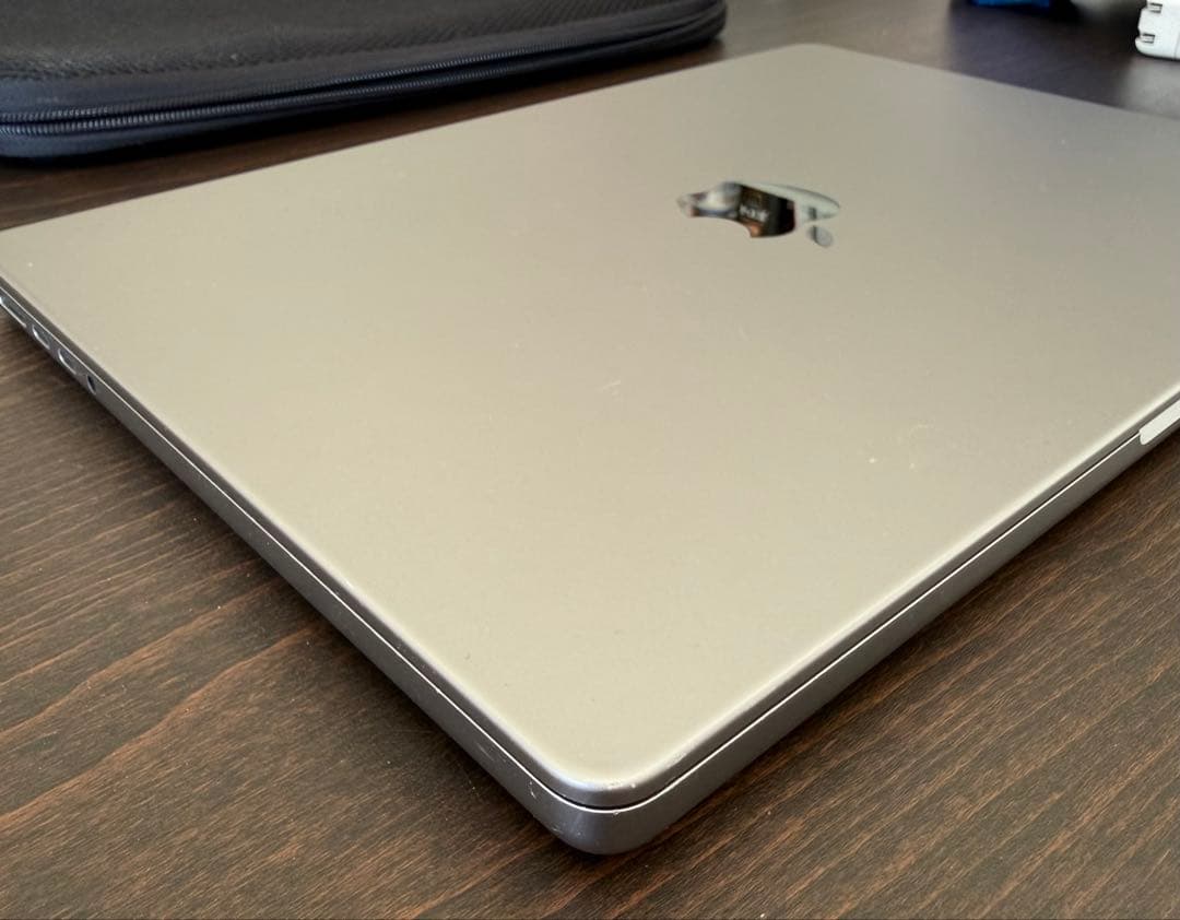 R*i様 MacBook Pro 14インチ M1 Pro 2021 16GB/