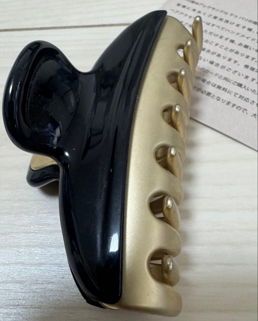 ヘアクリップ　ブラック