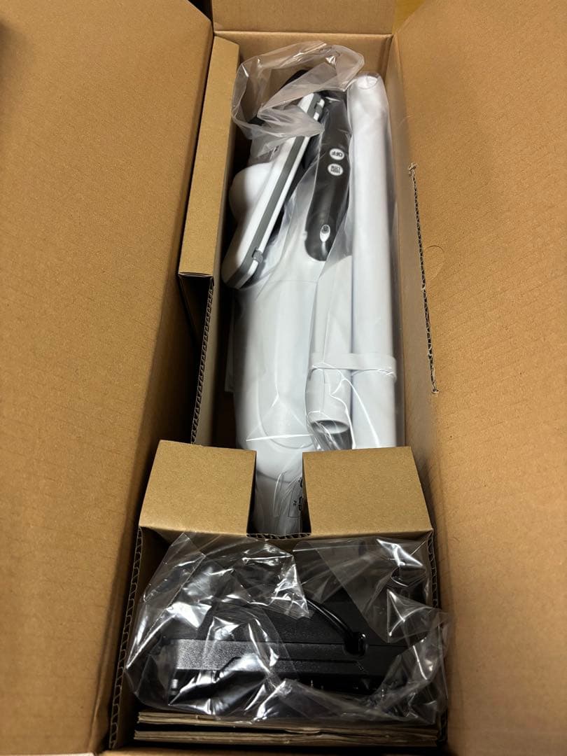 新品未使用品　Makita 充電式クリーナーCL141FDRFW