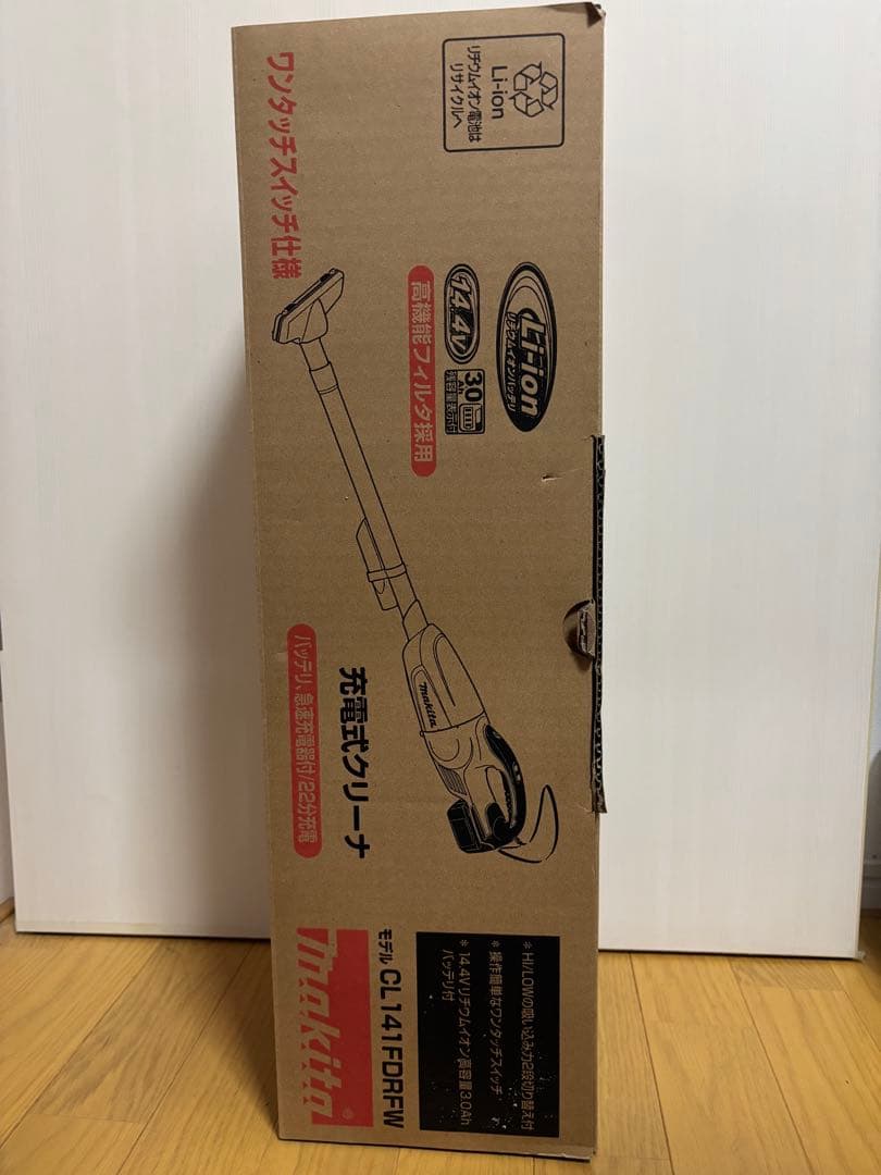 新品未使用品　Makita 充電式クリーナーCL141FDRFW