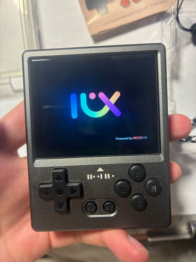 GKD pixel 2（シリコンカバー、64gbsdカード付き）、エミュレータ