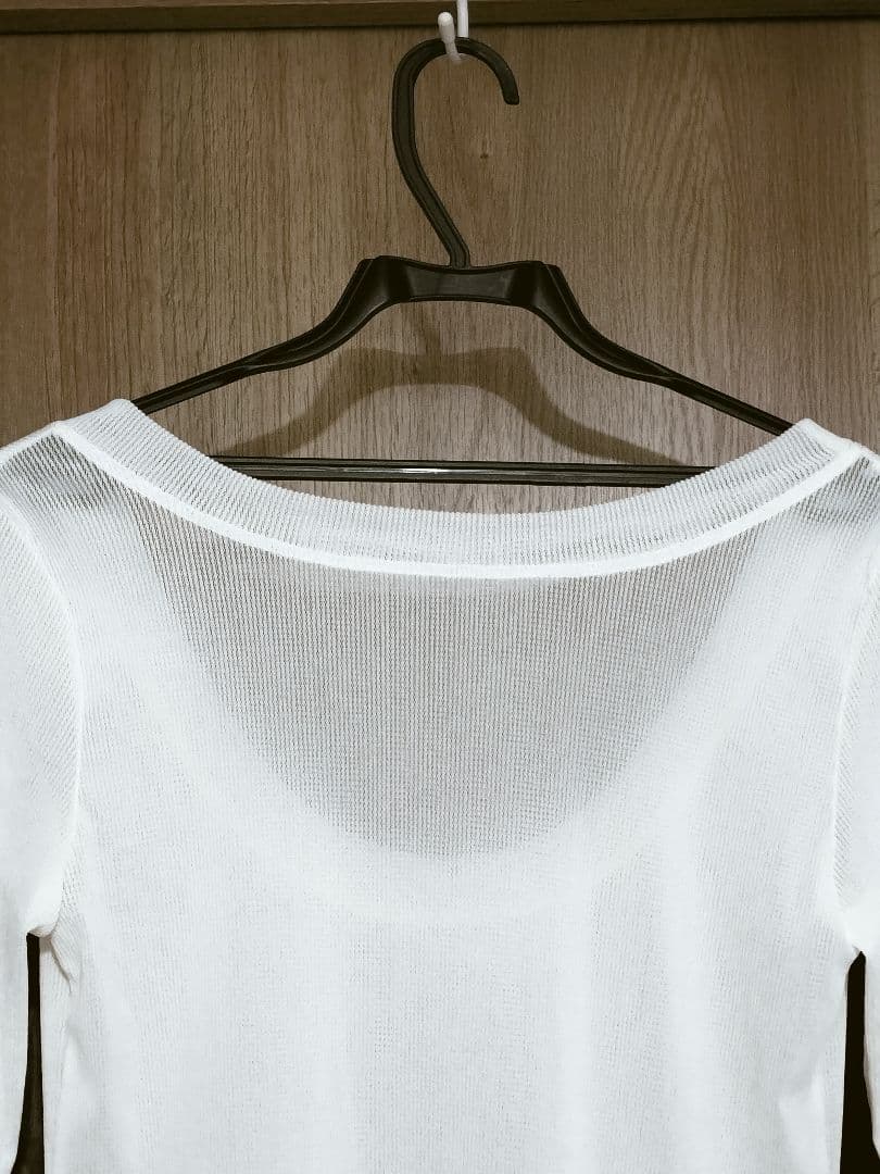 anuans バックオープンシアーカットトップス アイボリー