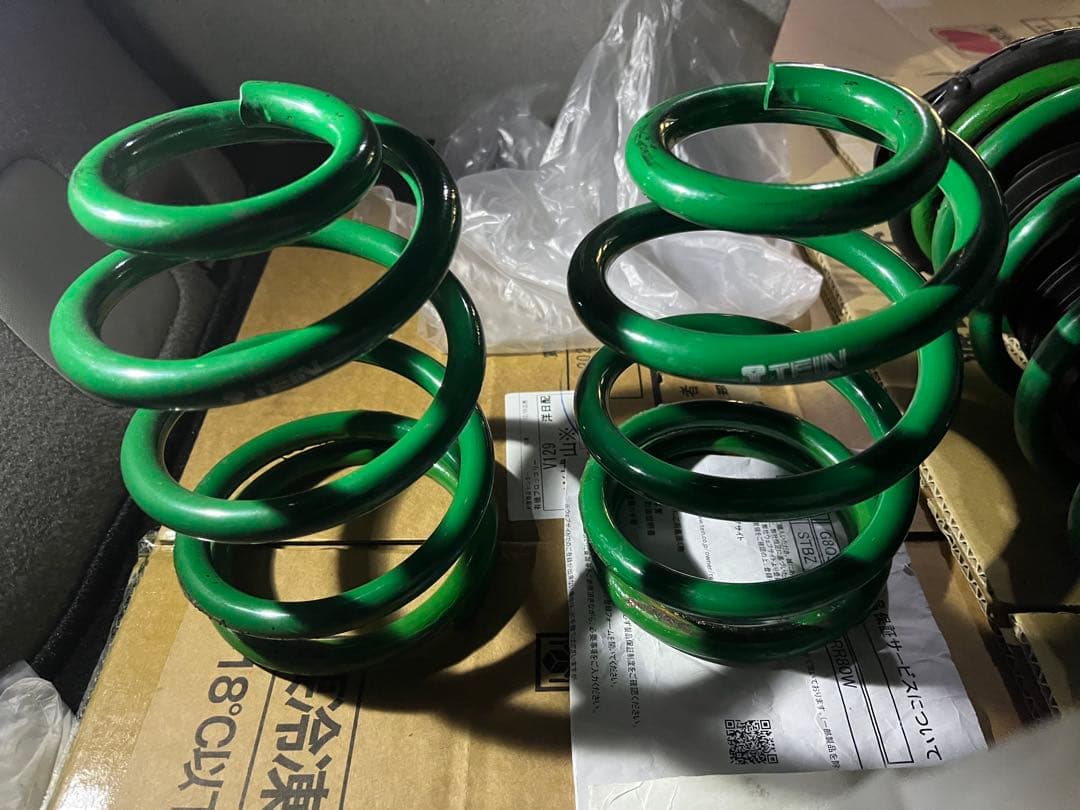 ZRR80ノア、ヴォクシーに！車高調テインストリートベイシス！美品！送料込み！