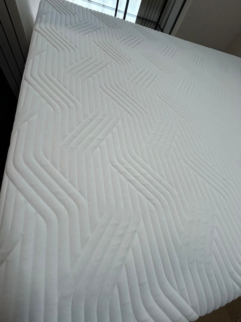 テンピュール　ダブルマットレスとベッドフレームセット