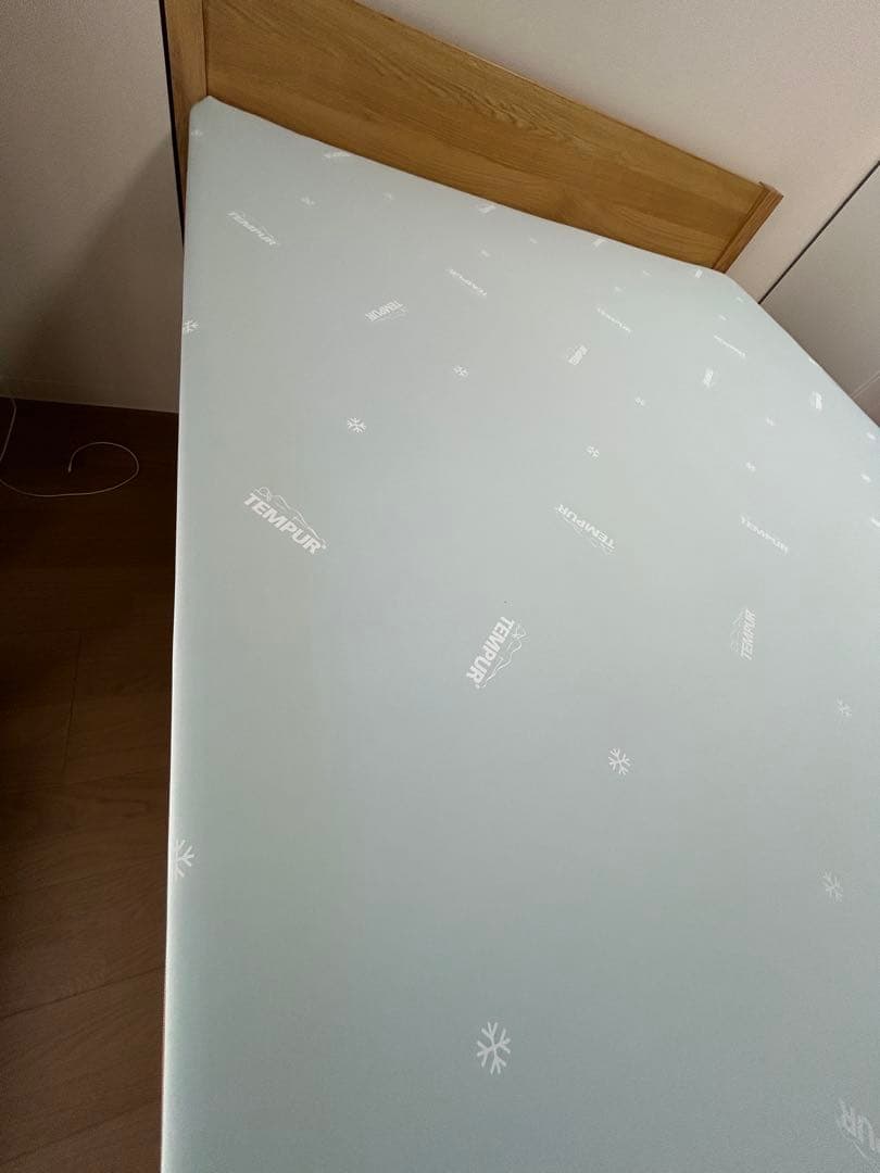 テンピュール　ダブルマットレスとベッドフレームセット