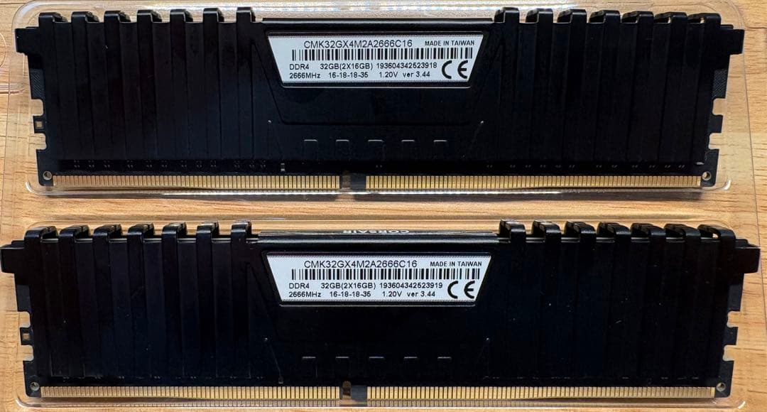 CORSAIR VENGEANCE DDR4メモリ 32GB (16GB×2)