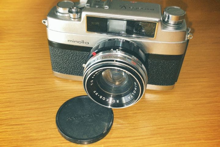 minolta V2のフィルムカメラ