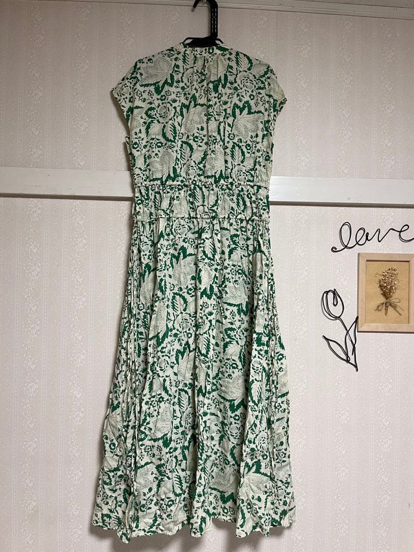 ソレイアード プリントレーヨン ギャザードミディワンピース