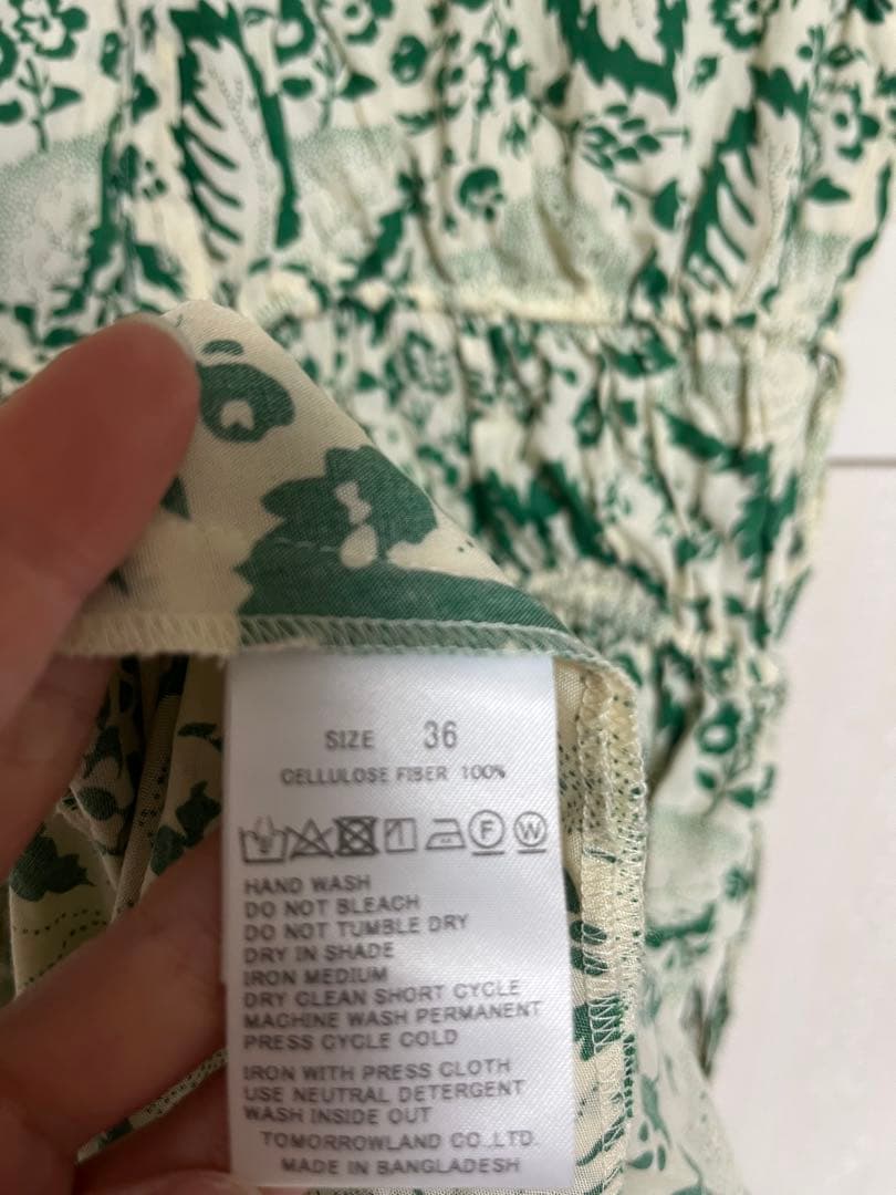 ソレイアード プリントレーヨン ギャザードミディワンピース