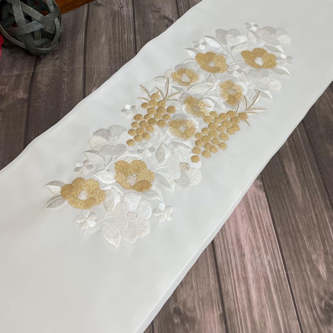 maki 様3点おまとめ✨椿がお洒落にデザインされた華やかな刺繍半襟　日本製新品