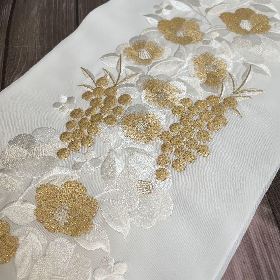 maki 様3点おまとめ✨椿がお洒落にデザインされた華やかな刺繍半襟　日本製新品