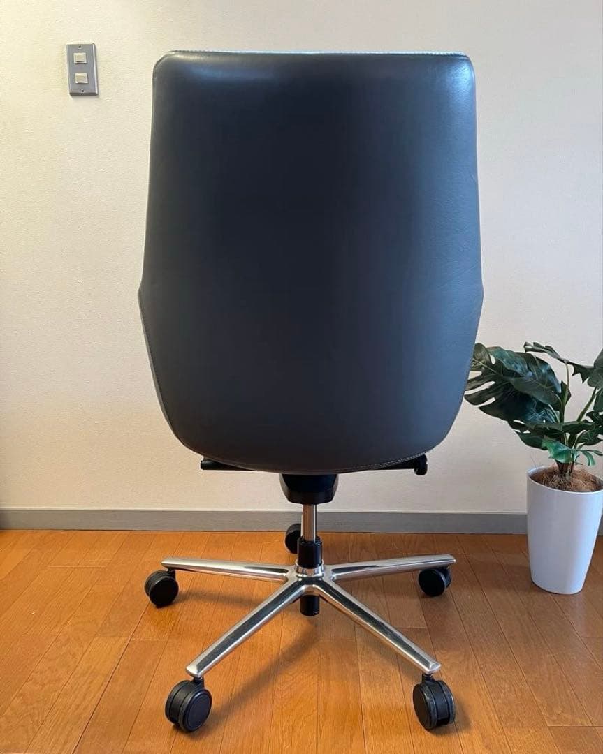 キールハワー　CONA 本革デスクチェア　総革　モダン　ミッドセンチュリー