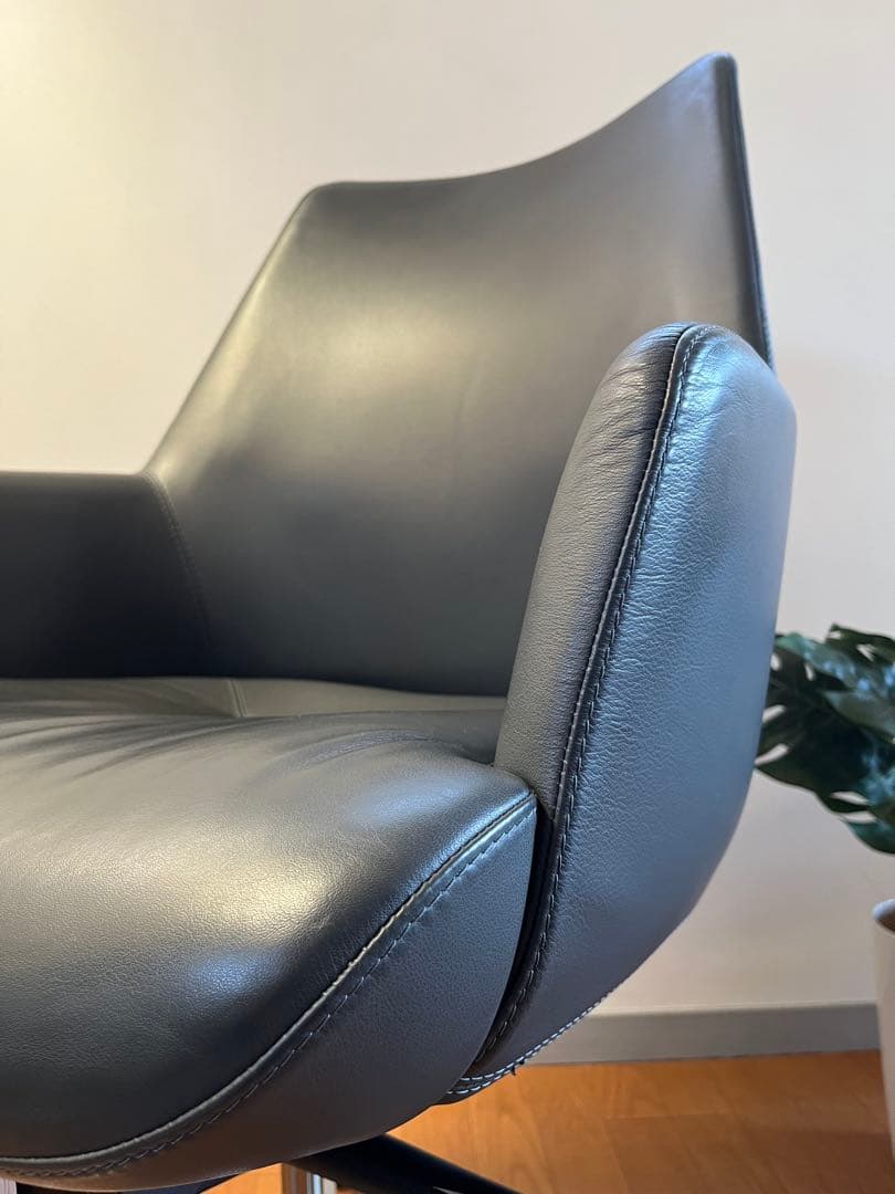 キールハワー　CONA 本革デスクチェア　総革　モダン　ミッドセンチュリー