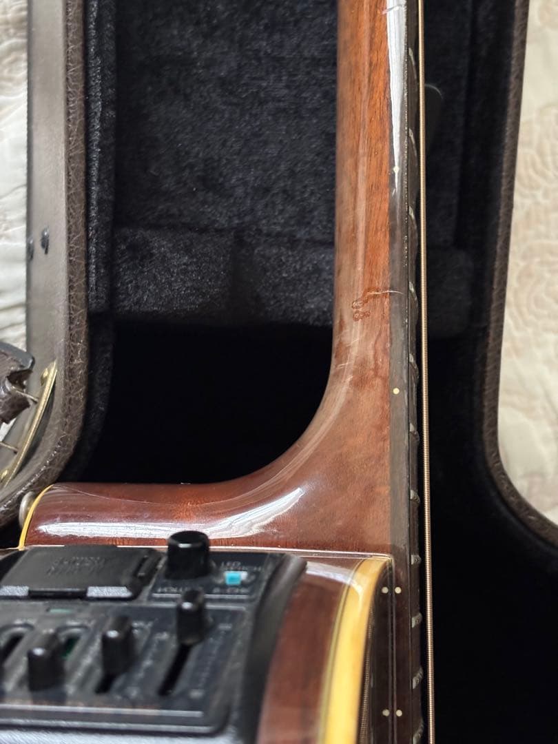 TAKAMINE DSP015TBS エレアコ ボディにでかい傷 長渕剛モデル？