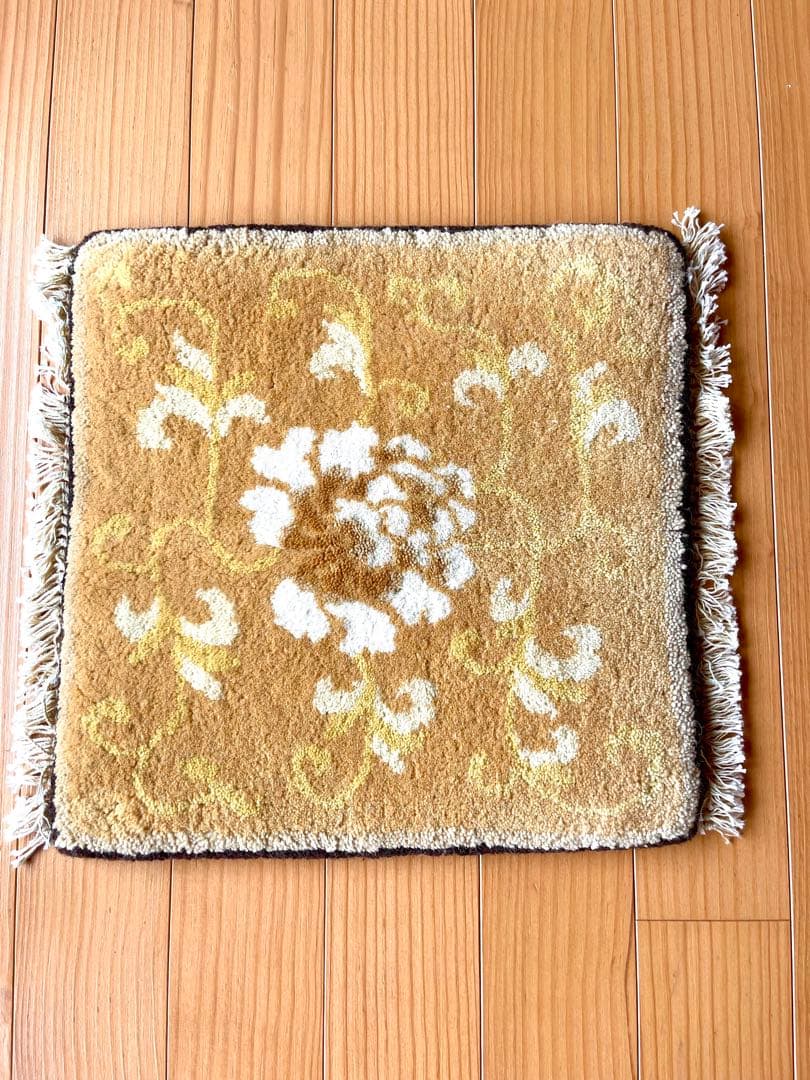 【未使用品】MUNI CARPETS チェアラグ　〜牡丹唐草〜