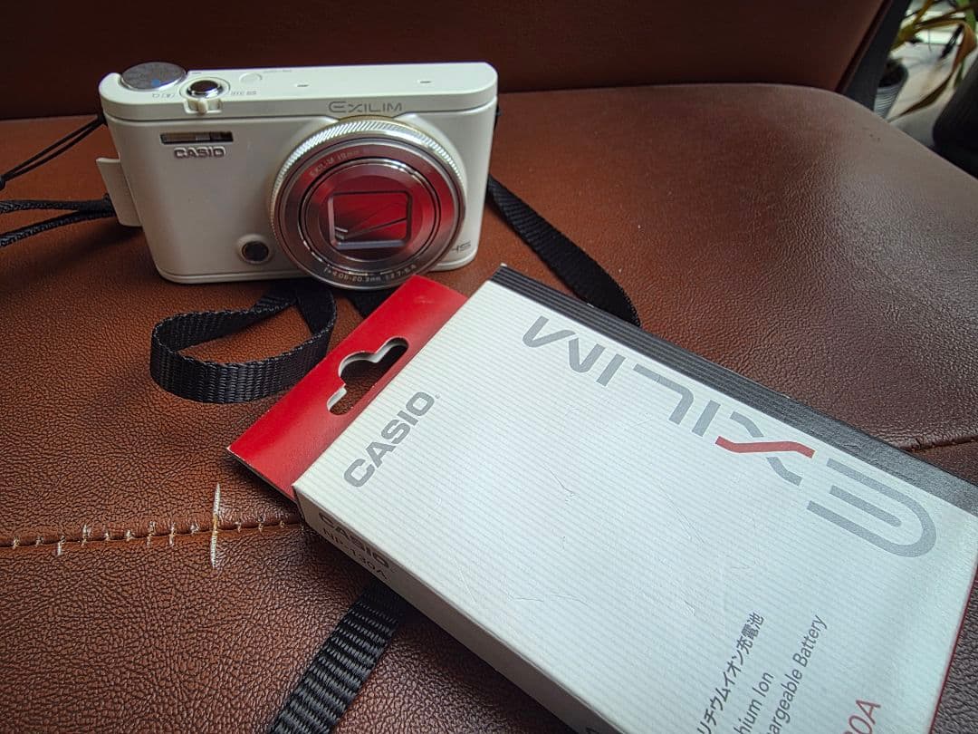 EX-ZR4100 ホワイト エクシリム　充電池(NP130A未開封)付き