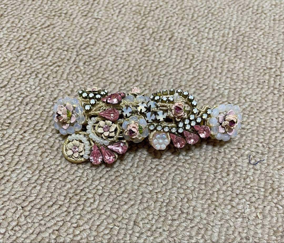 ミハエルネグリン花柄ビジュー付きバレッタ