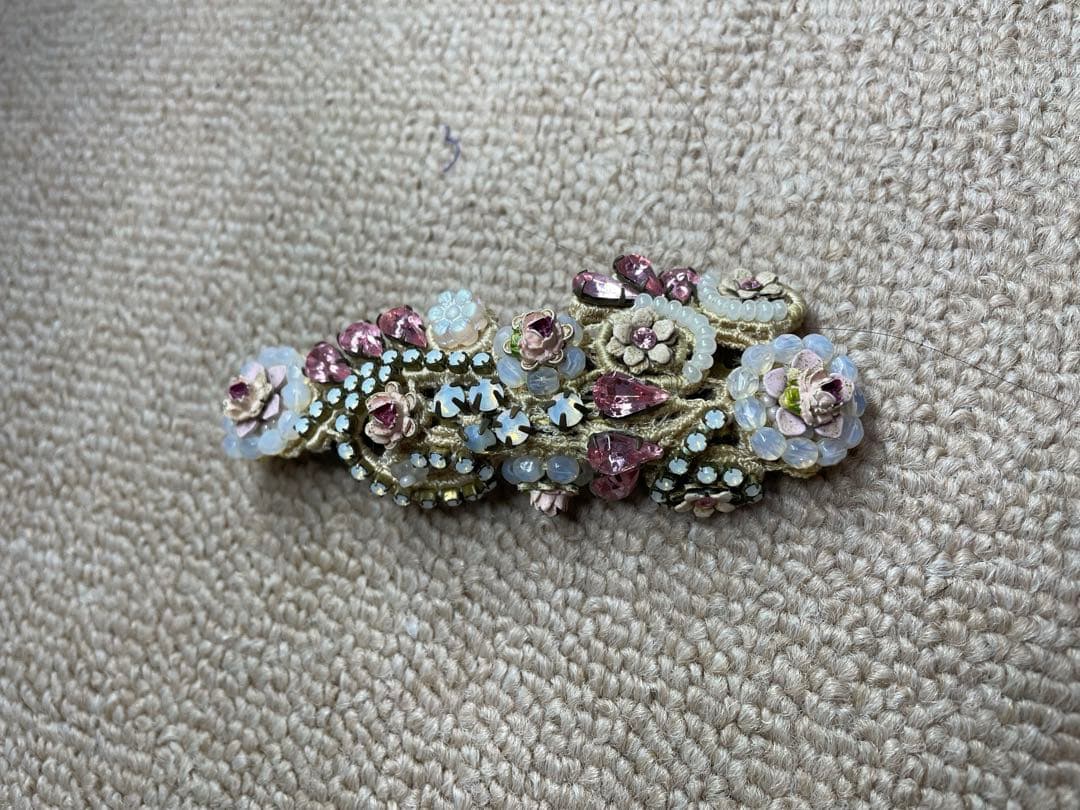 ミハエルネグリン花柄ビジュー付きバレッタ