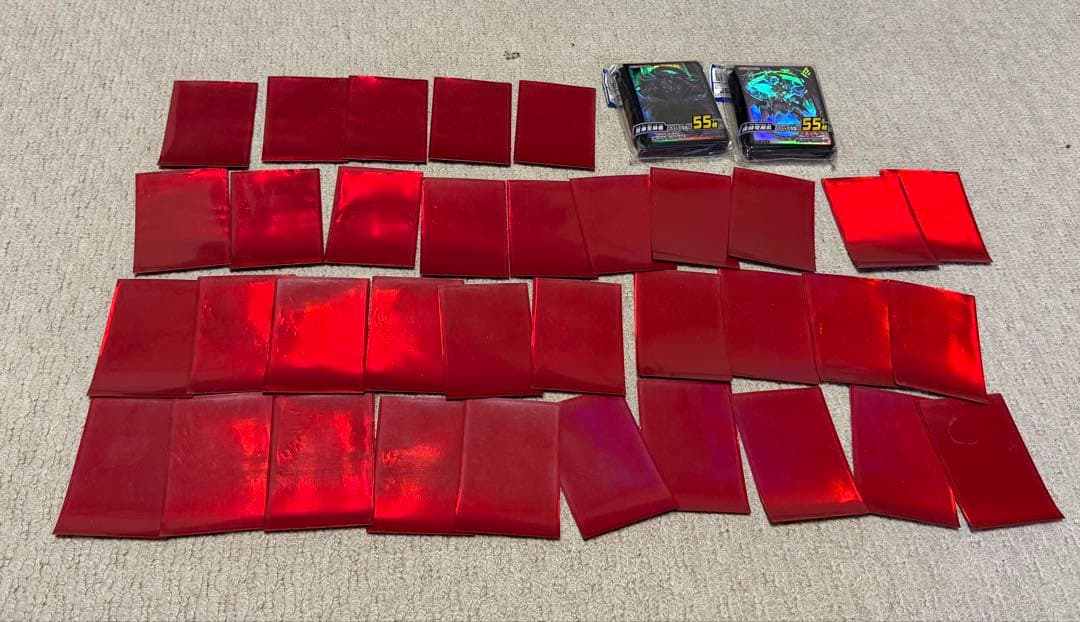 値下げ⭕️ 遊戯王　オシリスレッドスリーブ　35枚入り 未開封スリーブ二個付き