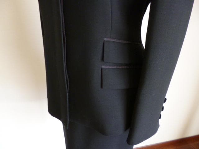 Harrodsハロッズストール付きブラックスーツ （上下別サイズ）